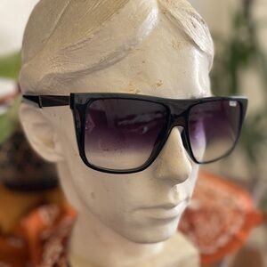 Quay sunglasses. Nightfall